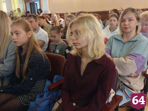 В Саратове победителям международной экопремии вручили принтеры и телевизоры