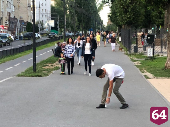 Жители Саратова снова вышли на прогулку без масок