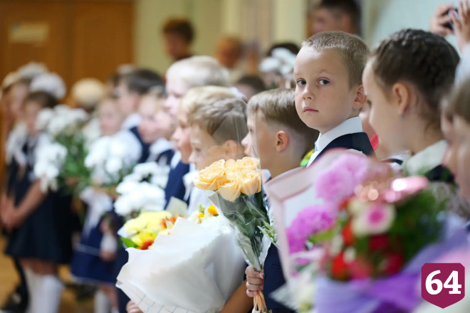 Губернатор в День знаний поздравил учеников и педагогов саратовского лицея 