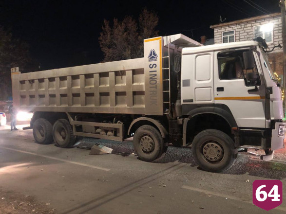 Власти Саратова восстановят стену разрушенного грузовиком дома