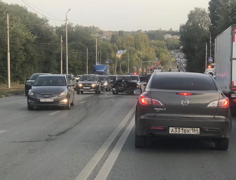 В лобовом столкновении на 1-м проезде Танкистов ранены трое