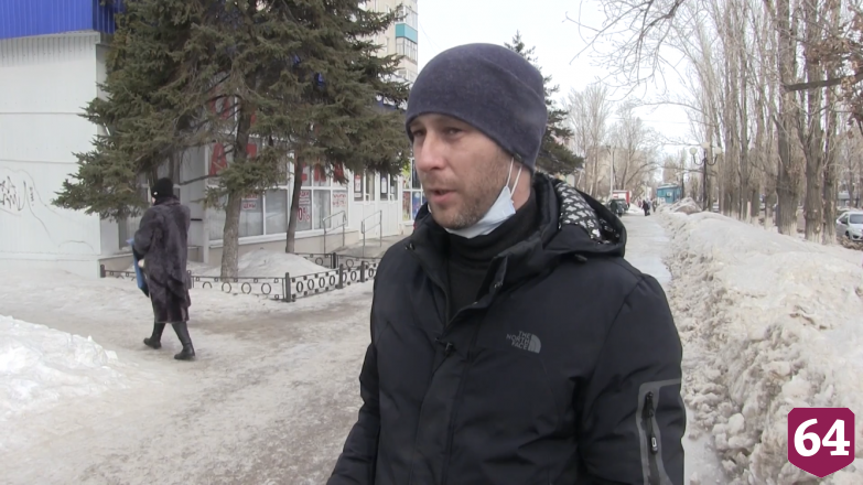 Под Саратовом прохожий помог фармацевту задержать грабителя