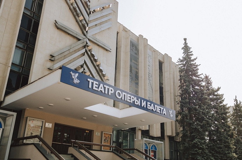 Саратовский театр продает билеты за полцены