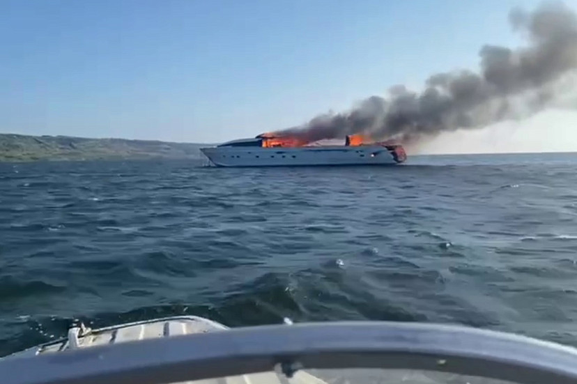 Озвучены подробности пожара на яхте «Мечта» в Саратовской области 