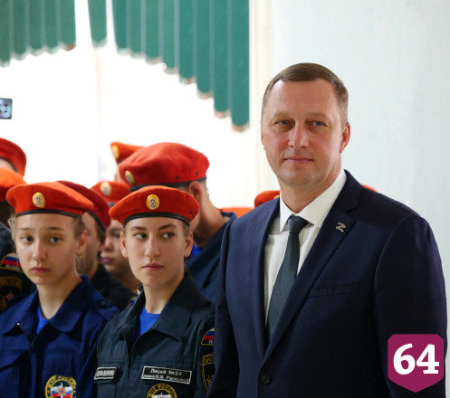 Губернатор в День знаний поздравил учеников и педагогов саратовского лицея 