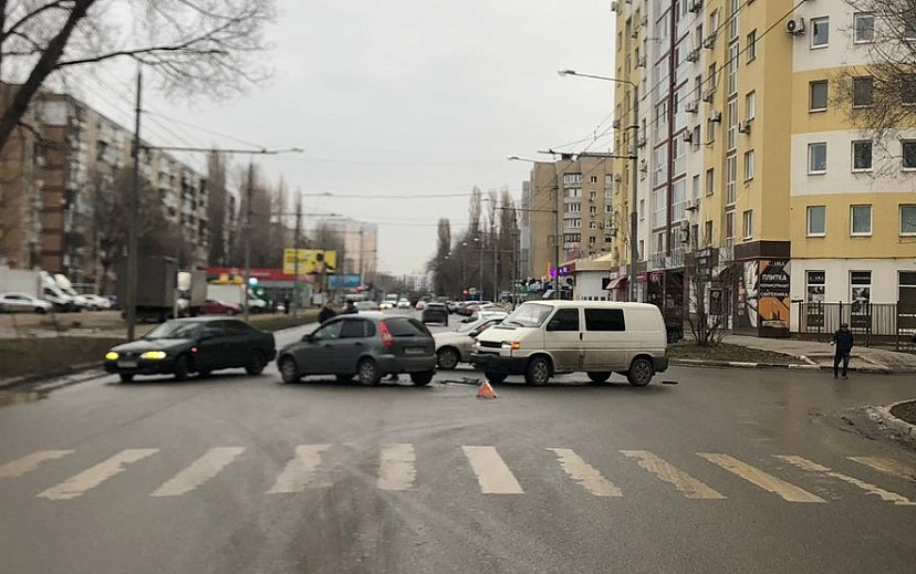 В аварии с фургоном разбился водитель «Калины»