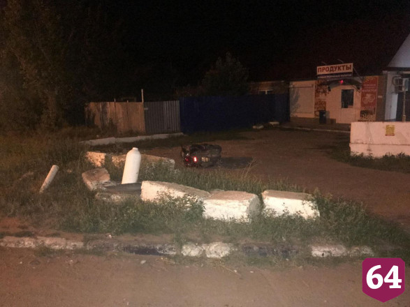 Скутерист протаранил бетонные блоки и попал в больницу