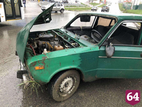 На Антонова пожилой водитель опрокинул автомобиль