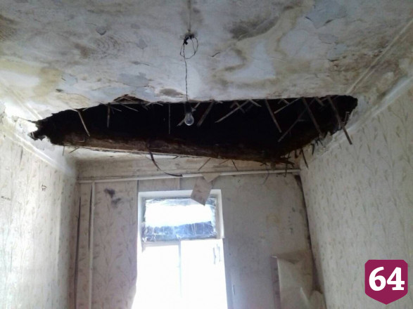 Саратовскую УК оштрафуют за обрушение потолка в доме на Астраханской