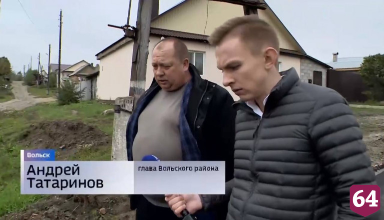 Новый тротуар под Саратовом сравнили со стиральной доской
