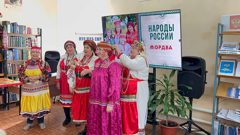 Саратовцам показали мордовские свадебные традиции