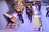 Супруги пытались вывезти из «Пятерочки» тележку продуктов и попались