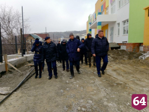  Губернатор потребовал немедленно запустить тепло для продолжения строительства детского сада 