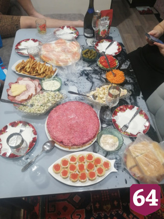 Саратовцы показали новогодние столы