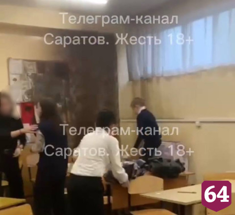 В Саратове лицей залило горячей водой после прорыва трубы