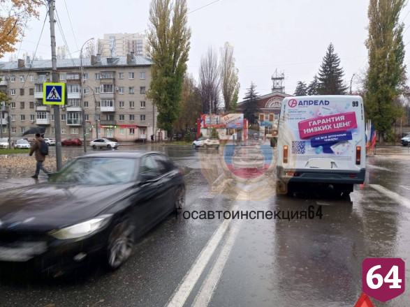В Саратове водитель маршрутки задавил пешехода 