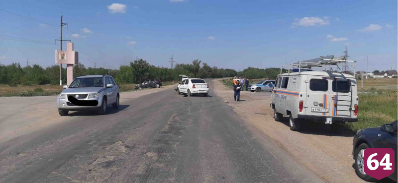 Под Саратовом автоледи устроила ДТП и попала в больницу