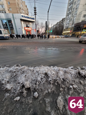 В соцсети показали страдания саратовских пешеходов