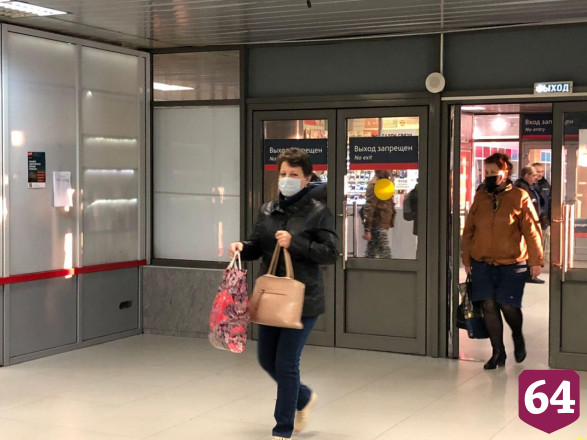 Жители Саратова не боятся заболеть коронавирусом на вокзале