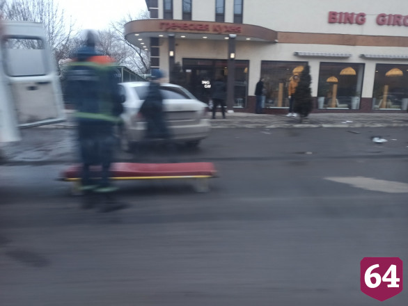 На Орджоникидзе в ДТП со столбом пострадали 4 человека