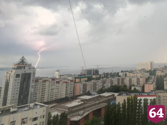 Саратовцам объяснили происхождение градин в виде звезд и морских ежей
