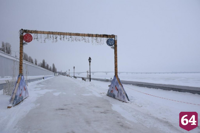 Саратовский силач оценил качество льда на городских катках 