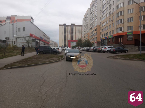 В Саратове на улице Тархова под иномарку попал 11-летний мальчик 