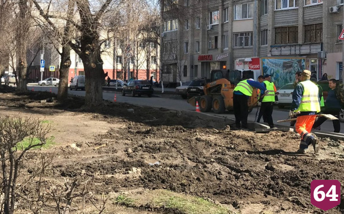 В Саратове продолжается реконструкция сквера на улице Рахова