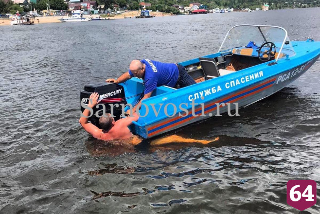 Пьяный житель Саратова пытался доплыть до острова и едва не утонул