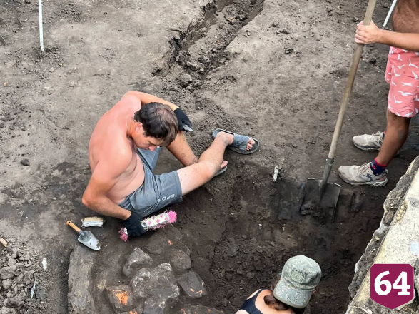 Археологи нашли глиняную ручку на месте древнего базара в Саратове