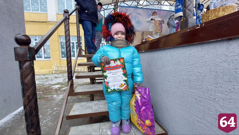 Главная елка саратовского города 32 года росла во дворе жителей
