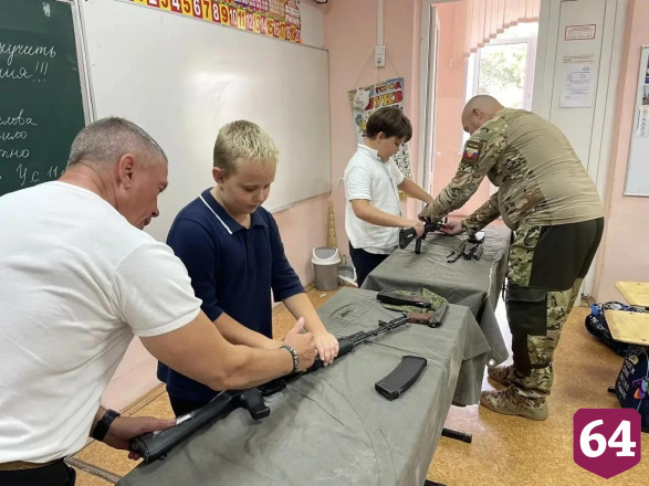 Саратовские школьники занимались огневой и тактической подготовкой