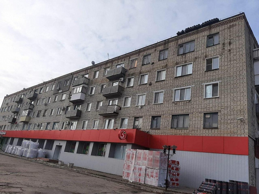 В пятиэтажке во время капремонта крыши затопило 20 квартир