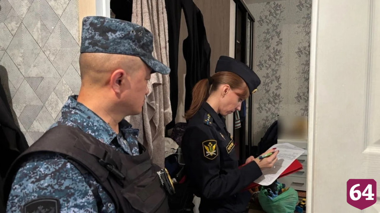 Приставы арестовали имущество саратовцев со стотысячными долгами за тепло 