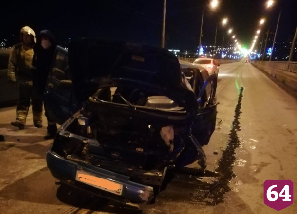 В массовом ДТП на мосту «Саратов - Энгельс» травмировались мужчина и женщина 