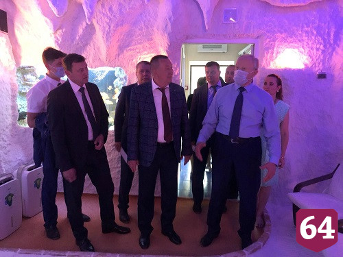 Губернатор поблагодарил коллектив Энгельсского дома-интерната за труд