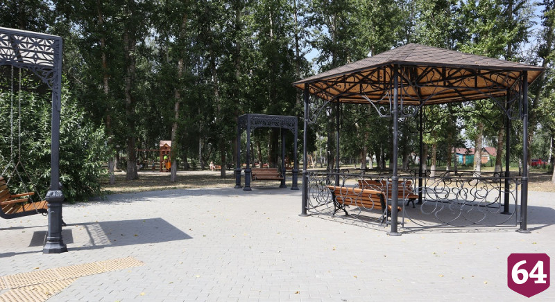 В городском сквере на месте пандусов поставили пушки