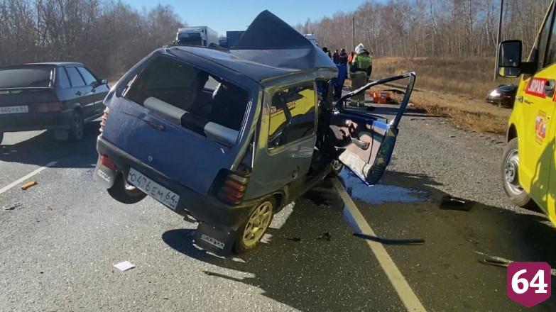 Водитель легковушки скончался в больнице после массового ДТП под Саратовом