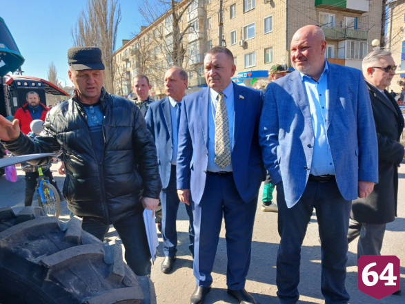 Экспонат уехал с сельхозвыставки служить саратовским аграриям