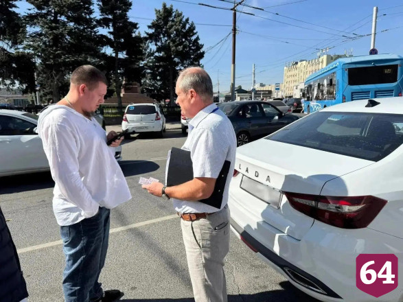 Двое таксистов попались на нарушениях во время рейда в Саратове