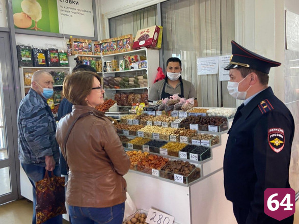 На рынке «Юбилейный» саратовец отказался надеть маску и получил штраф 