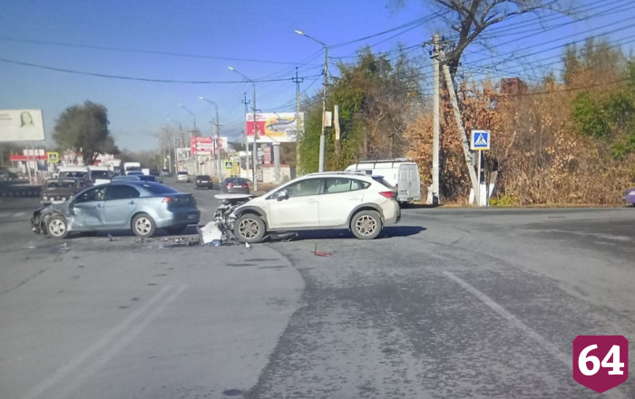 Водитель «Субару» выехал на красный и устроил ДТП с пострадавшими