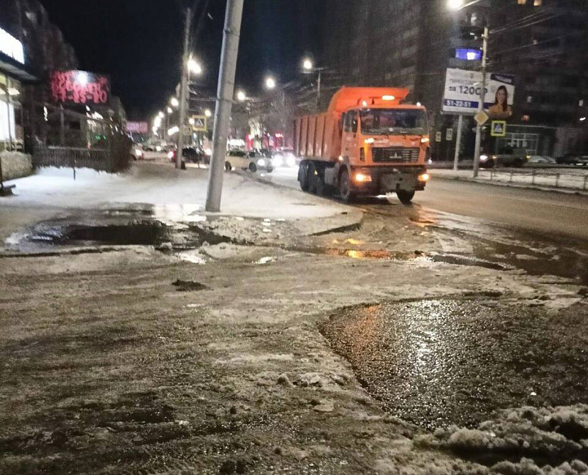 Саратовцы ожидают отключения воды в домах из-за потопа