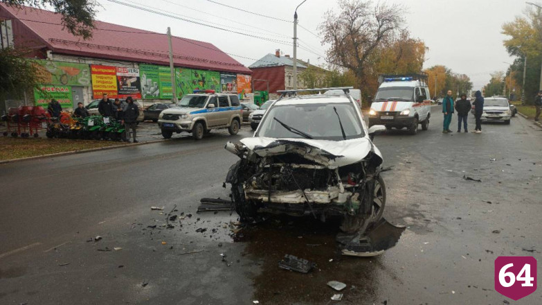 Спасатели деблокировали мужчину из покореженного автомобиля