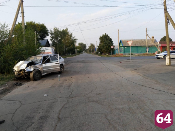 В столкновении легковушек под Саратовом ранены 3 человека