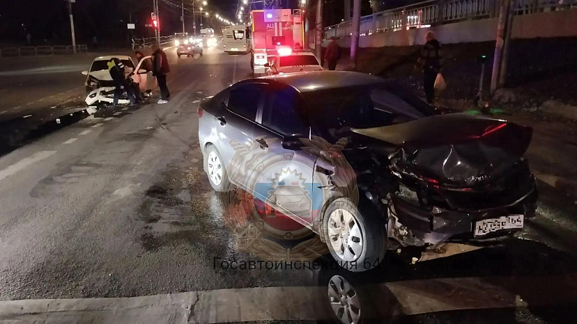 Двое мужчин пострадали в ДТП на Стрелке