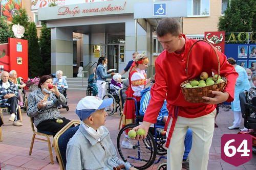 В Энгельсском доме-интернате отпраздновали Медовый Спас