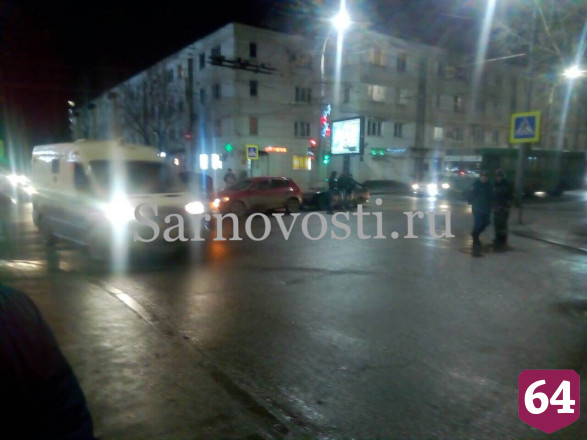 «Тойота» протаранила спешивший на пожар в «Тау Галерее» спецавтомобиль