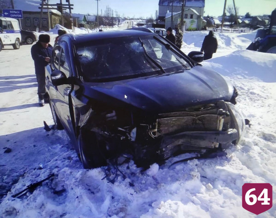 В лобовом столкновении под Саратовом разбились 4 человека