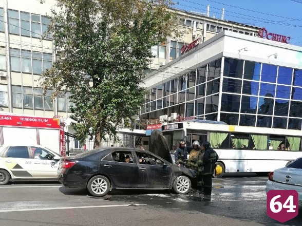 В Саратове на Московской сгорела иномарка 
